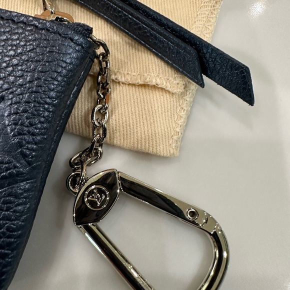 LOUIS VUITTON Metallic Empreinte Monogram Giant Key Pouch Nacre (Navy) - Picture 4 of 6